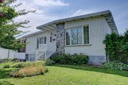 32 Rue Marcel  Saint-Eustache, QC J7R 2Y9