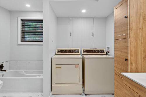 Salle de bains - 296 Ch. Bréard, Mont-Tremblant, QC - Indoor Photo Showing Laundry Room