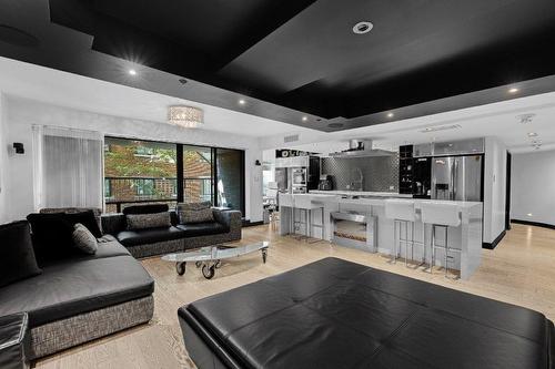 Living room - 615-3577 Av. Atwater, Montréal (Ville-Marie), QC - Indoor Photo Showing Living Room