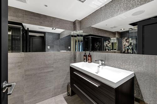 Bathroom - 615-3577 Av. Atwater, Montréal (Ville-Marie), QC - Indoor Photo Showing Bathroom