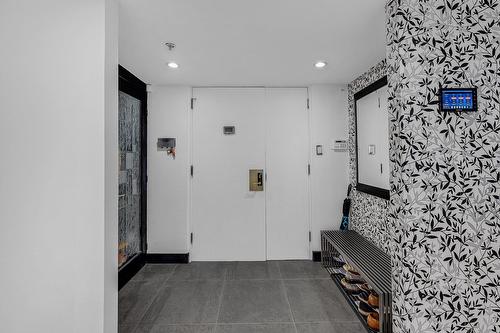 Hall - 615-3577 Av. Atwater, Montréal (Ville-Marie), QC - Indoor Photo Showing Other Room