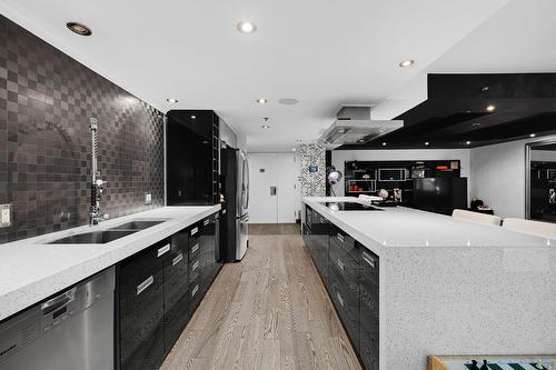 Kitchen - 615-3577 Av. Atwater, Montréal (Ville-Marie), QC - Indoor Photo Showing Kitchen With Double Sink