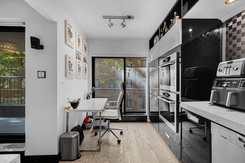 Kitchen - 615-3577 Av. Atwater, Montréal (Ville-Marie), QC - Indoor Photo Showing Office