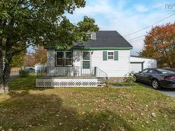 77 Gaston Road  Dartmouth, NS B2Y 3W8
