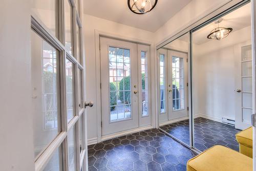 Hall - 7278 Boul. Henri-Bourassa O., Montréal (Saint-Laurent), QC 