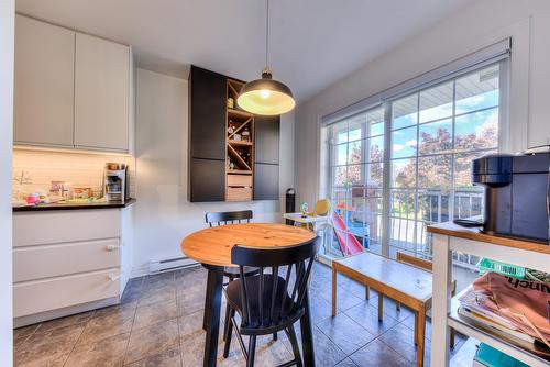 Dinette - 7278 Boul. Henri-Bourassa O., Montréal (Saint-Laurent), QC 