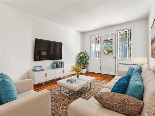 Living room - 6233 Rue Viau, Montréal (Rosemont/La Petite-Patrie), QC - Indoor Photo Showing Living Room