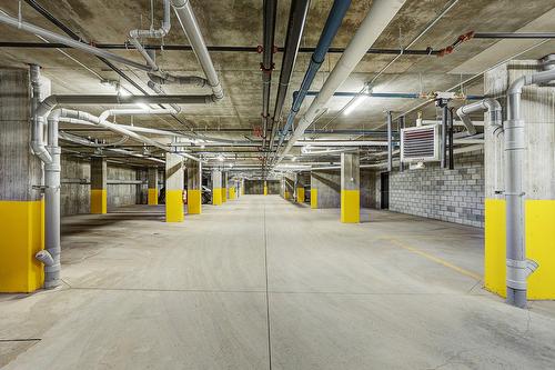 Stationnement - 112-5480 Av. Henri-Julien, Montréal (Le Plateau-Mont-Royal), QC - Indoor Photo Showing Garage
