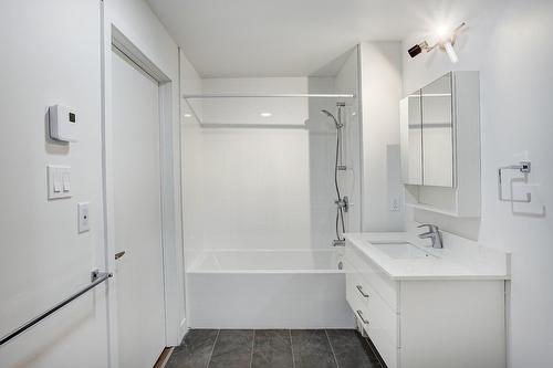 Salle de bains - 112-5480 Av. Henri-Julien, Montréal (Le Plateau-Mont-Royal), QC - Indoor Photo Showing Bathroom
