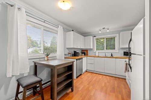 65 Taylor Way, Campbell River, BC - Indoor Photo Showing Kitchen With Double Sink