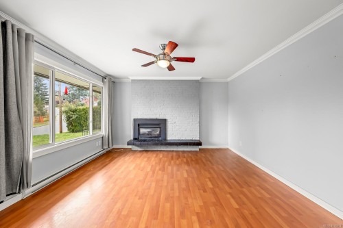 65 Taylor Way, Campbell River, BC - Indoor Photo Showing Other Room With Fireplace