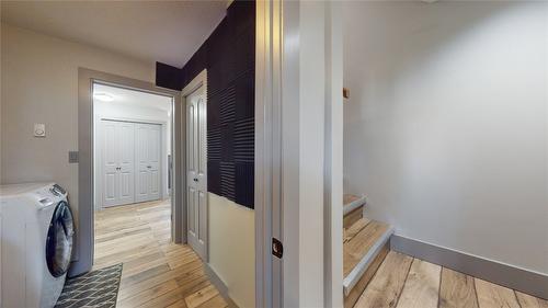 303 5Th Street, Cranbrook, BC - Indoor Photo Showing Laundry Room