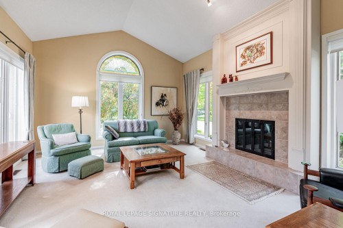 25 Riverview Road, New Tecumseth, ON - Indoor Photo Showing Living Room With Fireplace