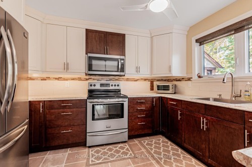 25 Riverview Road, New Tecumseth, ON - Indoor Photo Showing Kitchen
