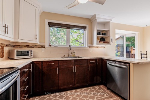 25 Riverview Road, New Tecumseth, ON - Indoor Photo Showing Kitchen
