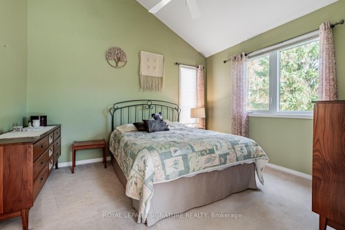 25 Riverview Road, New Tecumseth, ON - Indoor Photo Showing Bedroom