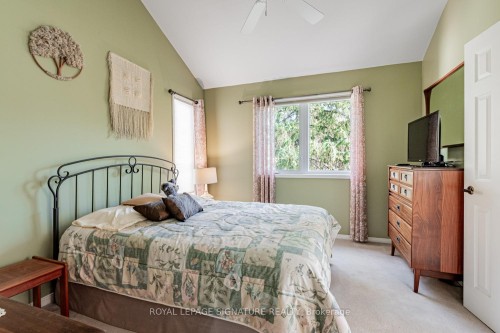 25 Riverview Road, New Tecumseth, ON - Indoor Photo Showing Bedroom