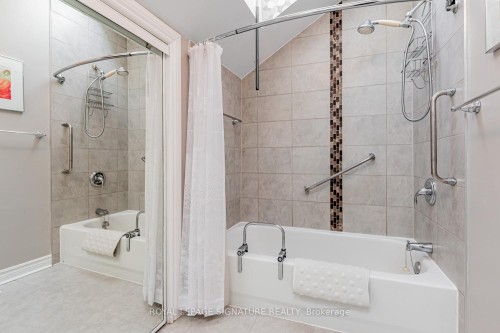 25 Riverview Road, New Tecumseth, ON - Indoor Photo Showing Bathroom