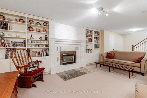 25 Riverview Road, New Tecumseth, ON - Indoor Photo Showing Living Room With Fireplace