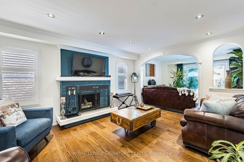 5571 Spangler Drive, Mississauga, ON - Indoor Photo Showing Living Room With Fireplace