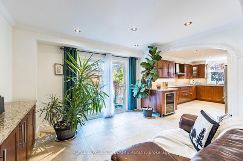 5571 Spangler Drive, Mississauga, ON - Indoor Photo Showing Kitchen