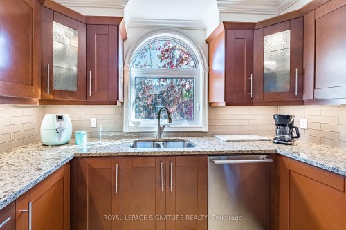 5571 Spangler Drive, Mississauga, ON - Indoor Photo Showing Kitchen With Double Sink With Upgraded Kitchen
