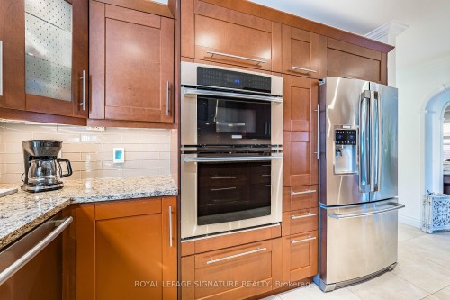 5571 Spangler Drive, Mississauga, ON - Indoor Photo Showing Kitchen With Stainless Steel Kitchen With Upgraded Kitchen