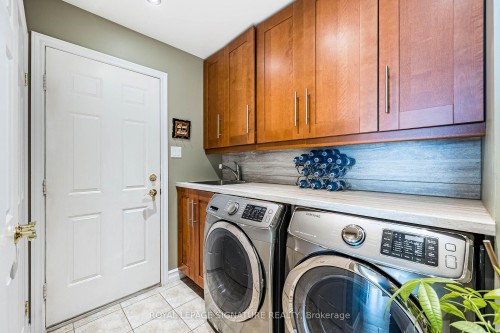 5571 Spangler Drive, Mississauga, ON - Indoor Photo Showing Laundry Room