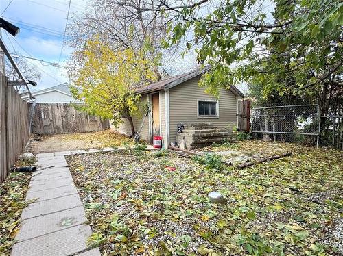 624 Ingersoll St, Winnipeg, MB 