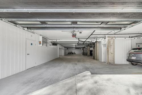 Garage - 4-41 Rue Bellevue, Saint-Anselme, QC - Indoor Photo Showing Garage