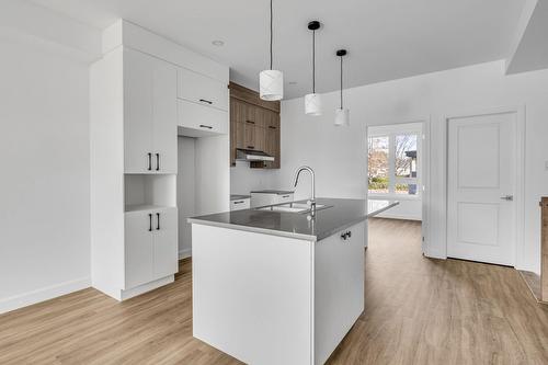 Cuisine - 3-41 Rue Bellevue, Saint-Anselme, QC - Indoor Photo Showing Kitchen With Upgraded Kitchen