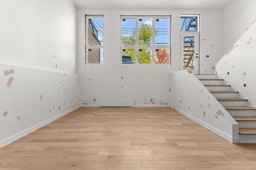 Living room - 7592 Rue St-André, Montréal (Villeray/Saint-Michel/Parc-Extension), QC - Indoor Photo Showing Other Room