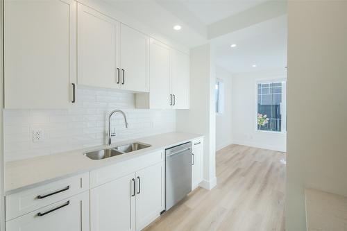 104-795 Ontario Street, Penticton, BC - Indoor Photo Showing Kitchen With Double Sink With Upgraded Kitchen
