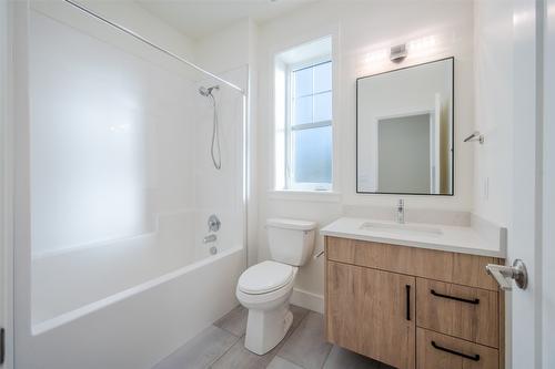 104-795 Ontario Street, Penticton, BC - Indoor Photo Showing Bathroom
