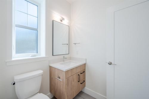 104-795 Ontario Street, Penticton, BC - Indoor Photo Showing Bathroom