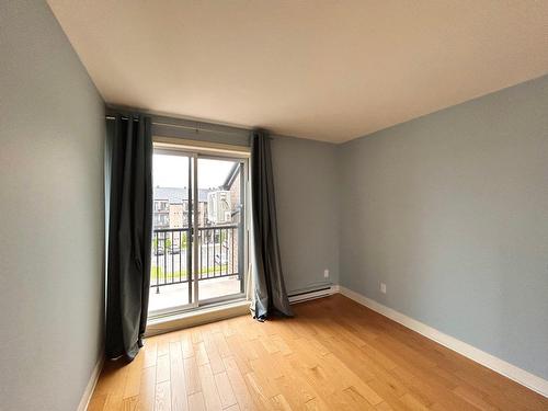 Chambre à coucher - 403-701 Mtée Des Pionniers, Terrebonne (Lachenaie), QC - Indoor Photo Showing Other Room