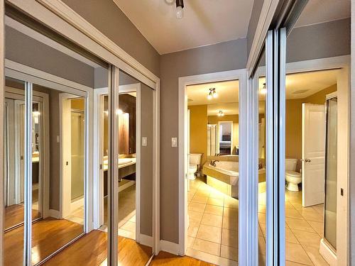 Penderie (Walk-in) - 403-701 Mtée Des Pionniers, Terrebonne (Lachenaie), QC -  Photo Showing Other Room