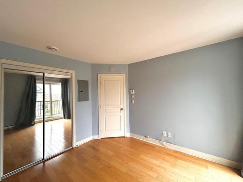 Chambre à coucher - 403-701 Mtée Des Pionniers, Terrebonne (Lachenaie), QC - Indoor Photo Showing Other Room