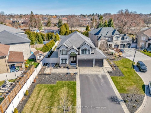 7 Bernini Court, Hamilton, ON - Outdoor With Facade