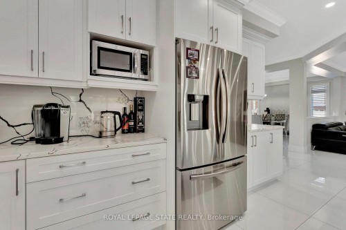 7 Bernini Court, Hamilton, ON - Indoor Photo Showing Kitchen