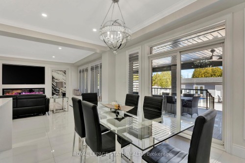 7 Bernini Court, Hamilton, ON - Indoor Photo Showing Dining Room