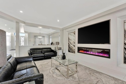 7 Bernini Court, Hamilton, ON - Indoor Photo Showing Living Room With Fireplace