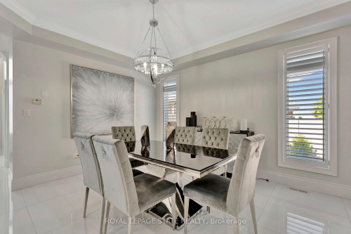 7 Bernini Court, Hamilton, ON - Indoor Photo Showing Dining Room