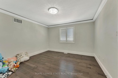 7 Bernini Court, Hamilton, ON - Indoor Photo Showing Other Room