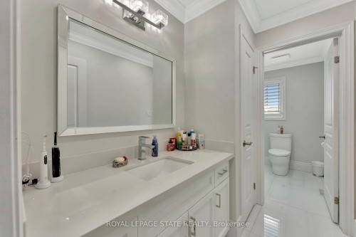 7 Bernini Court, Hamilton, ON - Indoor Photo Showing Bathroom