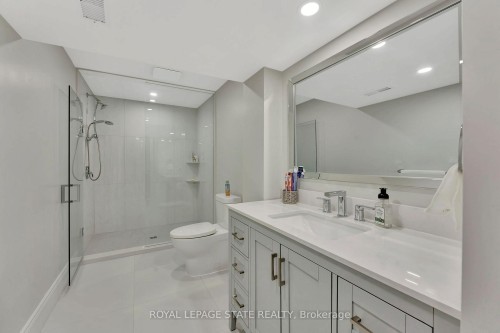 7 Bernini Court, Hamilton, ON - Indoor Photo Showing Bathroom