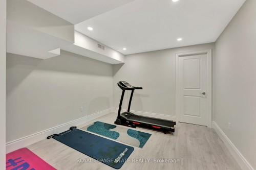 7 Bernini Court, Hamilton, ON - Indoor Photo Showing Gym Room