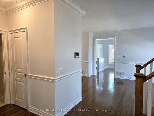 40 Thatcher Crescent, East Gwillimbury, ON - Indoor Photo Showing Other Room