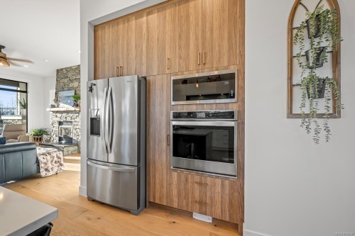 650 Lazo Rd, Comox, BC 