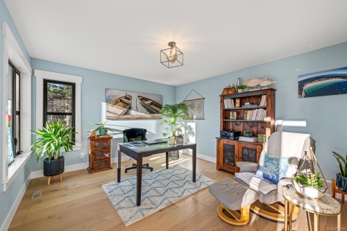 650 Lazo Rd, Comox, BC 